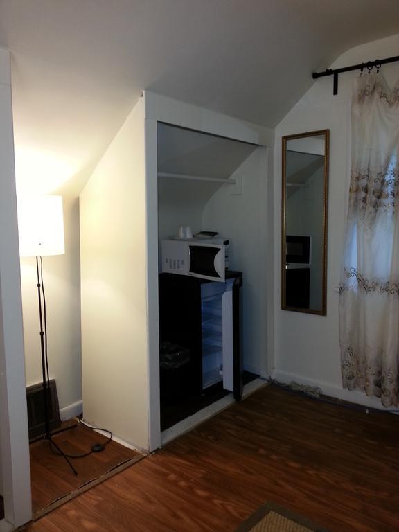 Hamilton West Lodge Room photo