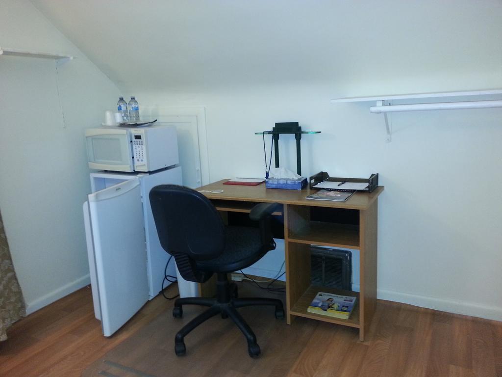 Hamilton West Lodge Room photo